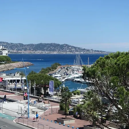 Magnificent Seafront *